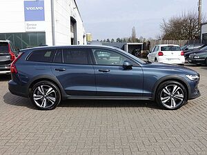 Volvo  Plus B4 AWD/Pano/AHK/360°/H&K