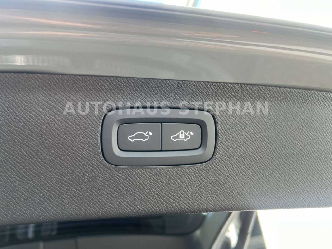 Volvo  Recharge T8 AWD Geartronic PLUS DARK