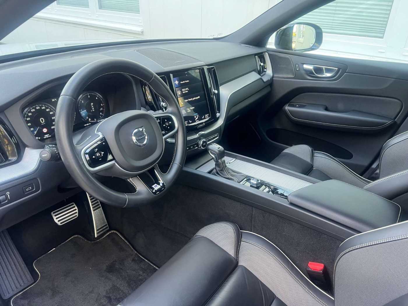 Volvo  D4 Geartronic R Design AHK GARANTIE