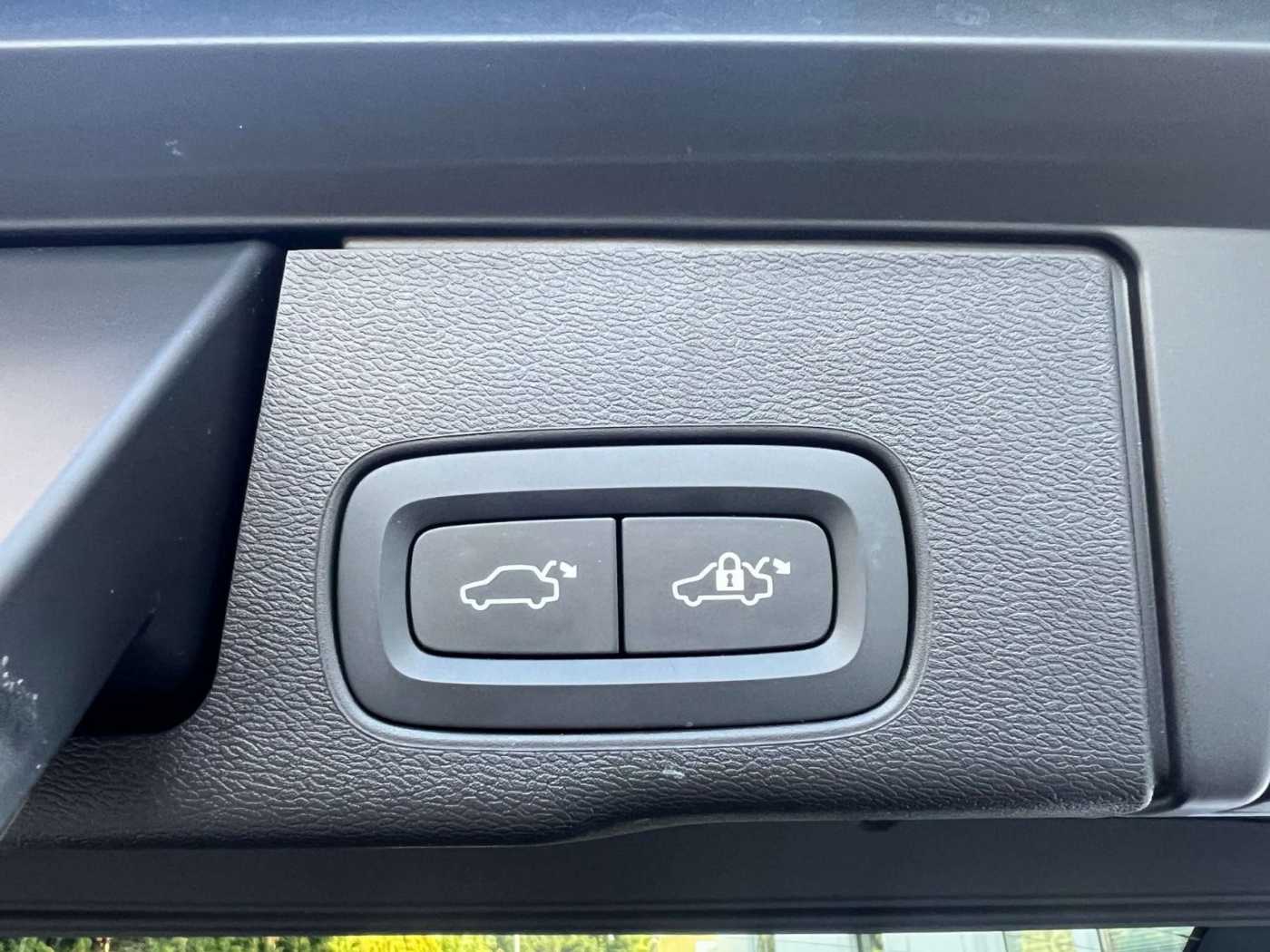 Volvo  Recharge T6 AWD PLUS DARK GARANTIE