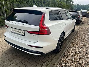 Volvo  B4 B Plus Dark Autom. MY25 GARANTIE -35%