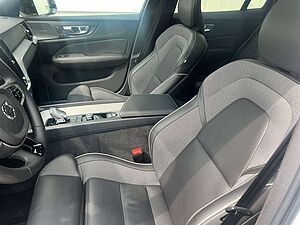 Volvo  B4 B Plus Dark Autom. MY25 GARANTIE -35%