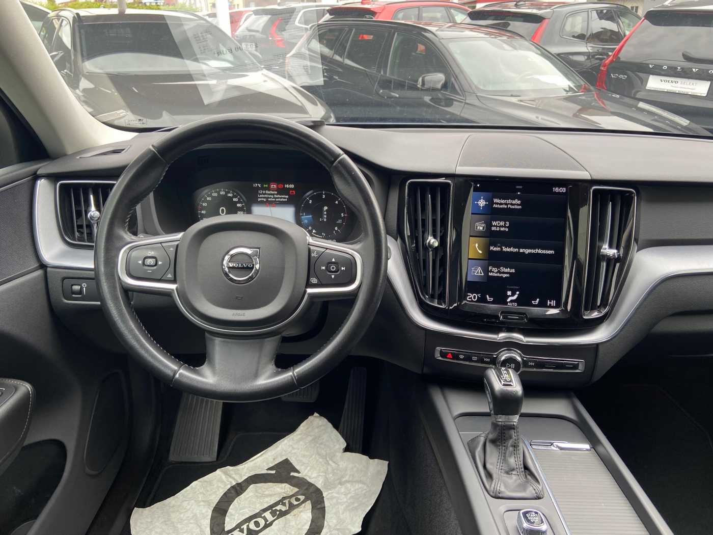 Volvo  D4 AWD Momentum, AHK, Voll-LED