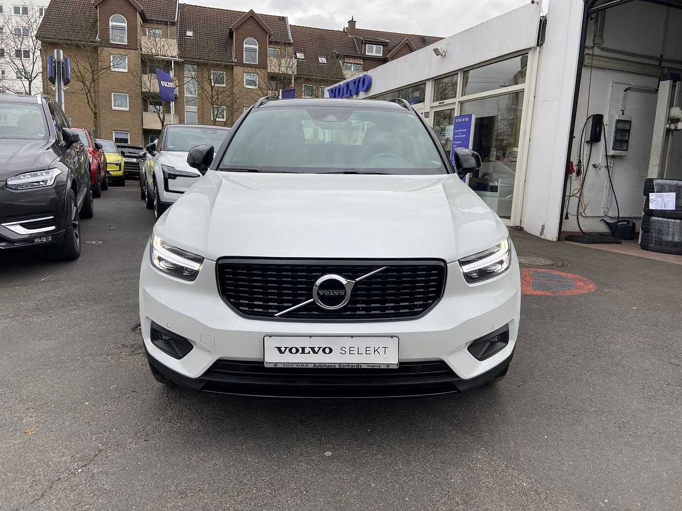 Volvo  T4 R-Design, Pano, H&K, 20', Kamera, Voll-LED