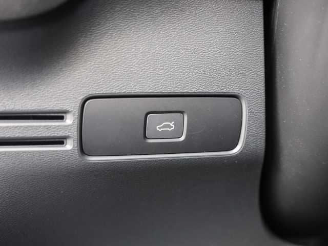 Volvo  Plus Dark 2WD B3 EU6d digitales Cockpit Memory Sitze Soundsystem HarmanKardon LE