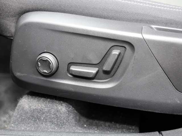 Volvo  Plus Dark 2WD B3 EU6d digitales Cockpit Memory Sitze Soundsystem HarmanKardon LE