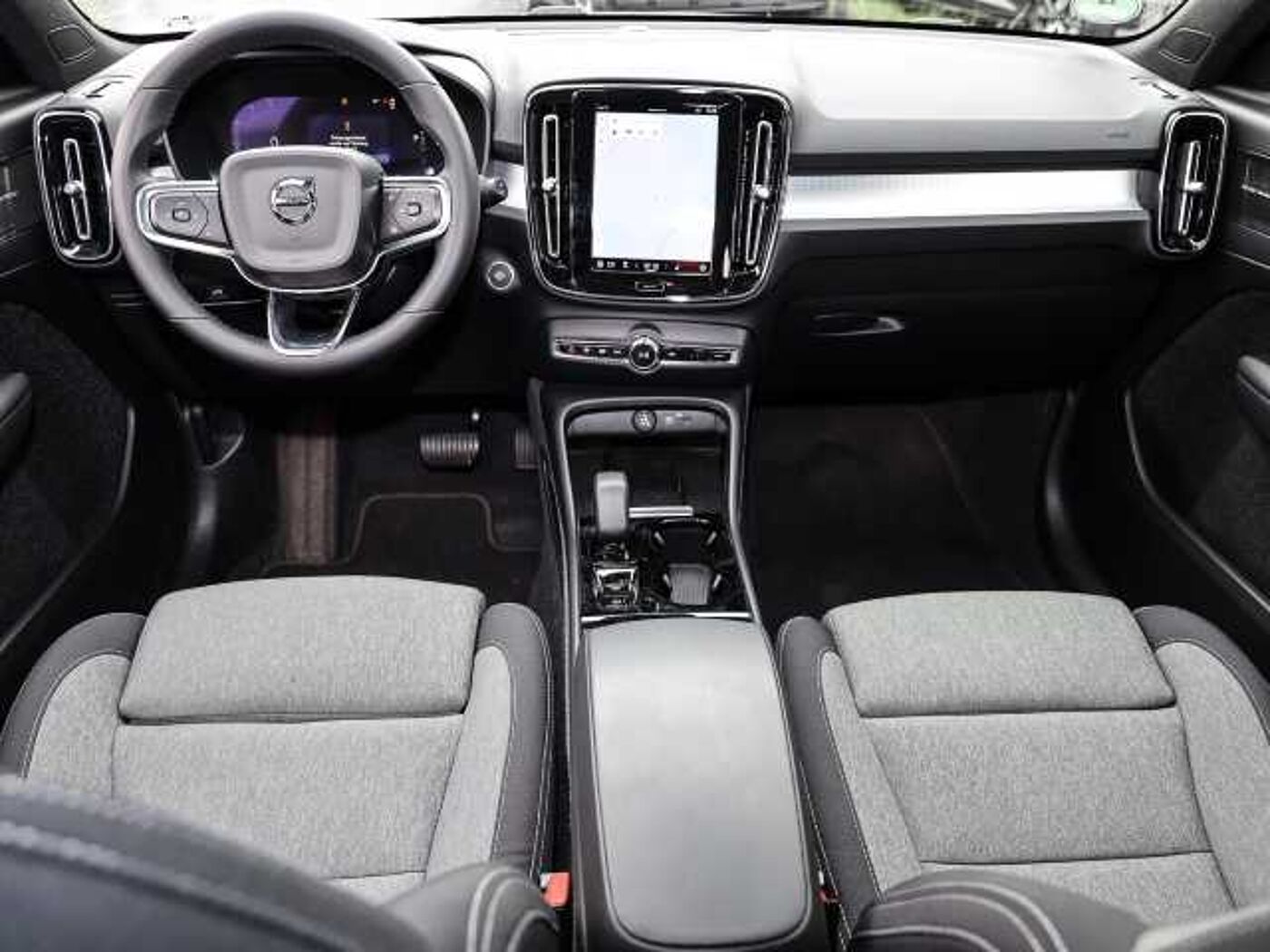 Volvo  Plus Dark 2WD B3 EU6d digitales Cockpit Memory Sitze Soundsystem HarmanKardon LE