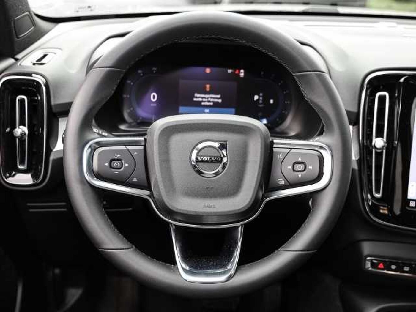 Volvo  Plus Dark 2WD B3 EU6d digitales Cockpit Memory Sitze Soundsystem HarmanKardon LE