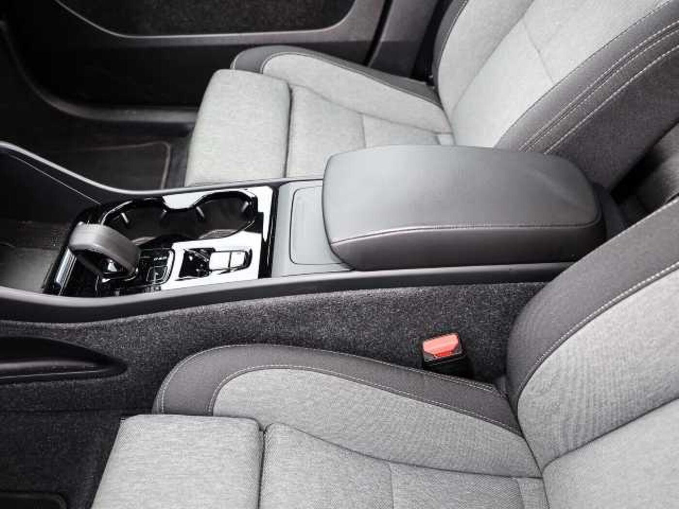 Volvo  Plus Dark 2WD B3 EU6d digitales Cockpit Memory Sitze Soundsystem HarmanKardon LE