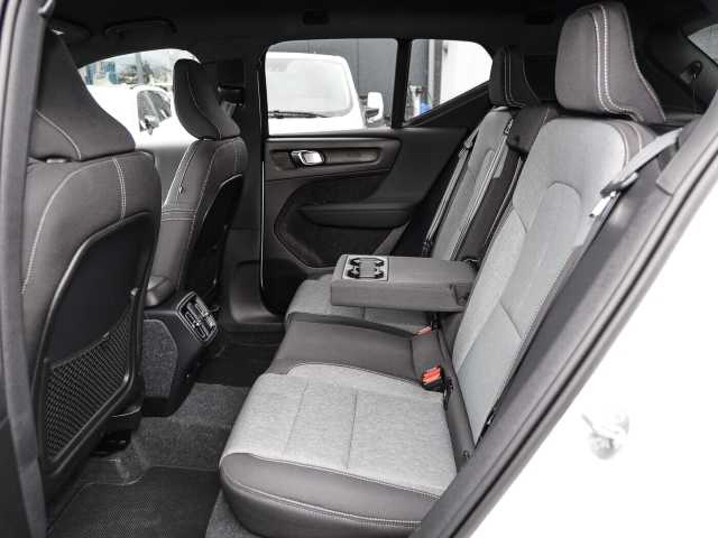 Volvo  Plus Dark 2WD B3 EU6d digitales Cockpit Memory Sitze Soundsystem HarmanKardon LE