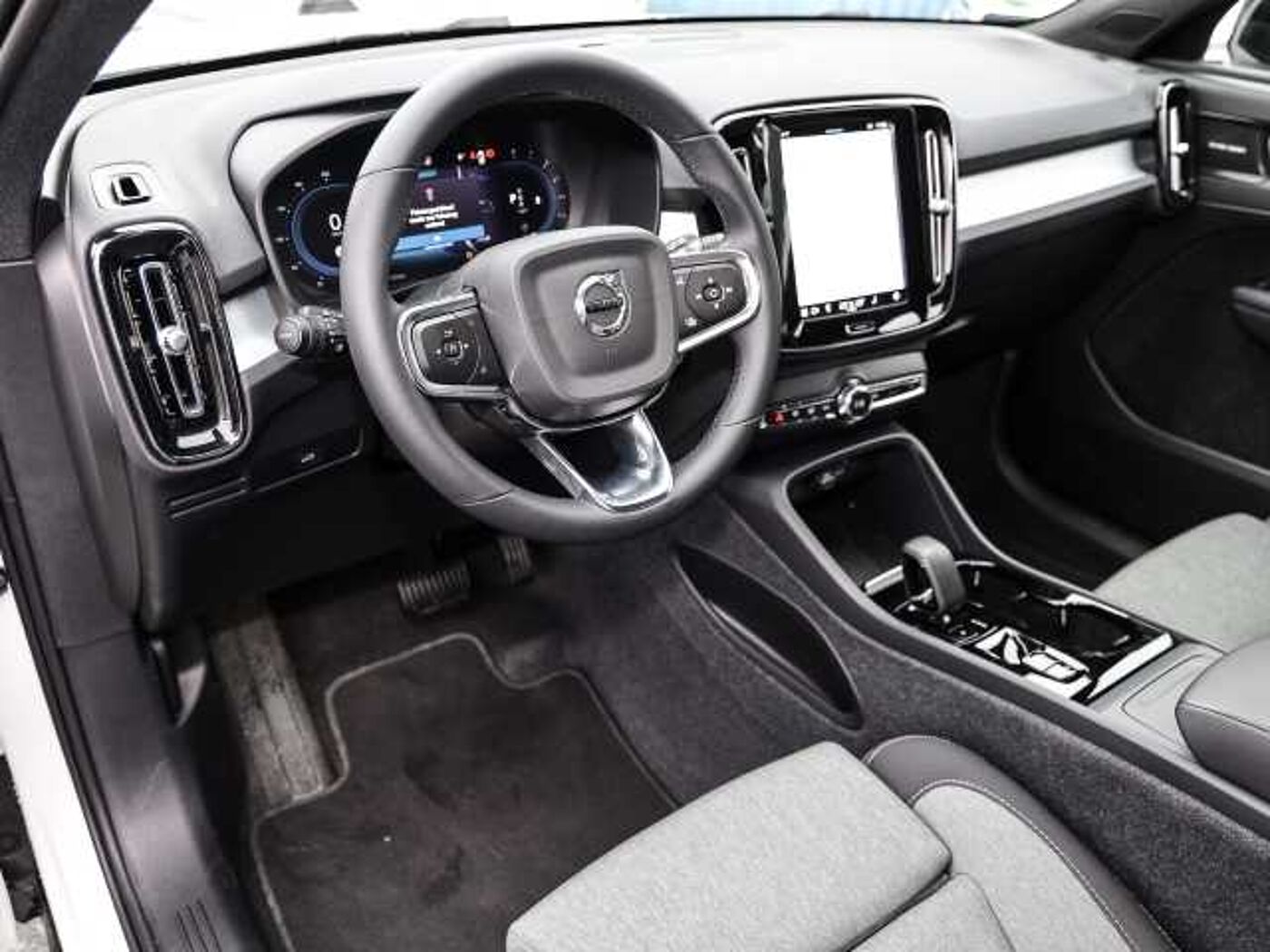 Volvo  Plus Dark 2WD B3 EU6d digitales Cockpit Memory Sitze Soundsystem HarmanKardon LE