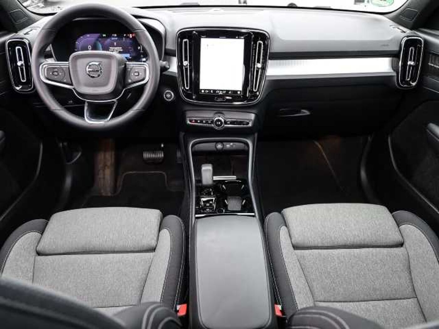 Volvo  Plus Dark 2WD B3 EU6d digitales Cockpit Memory Sitze Soundsystem HarmanKardon LE