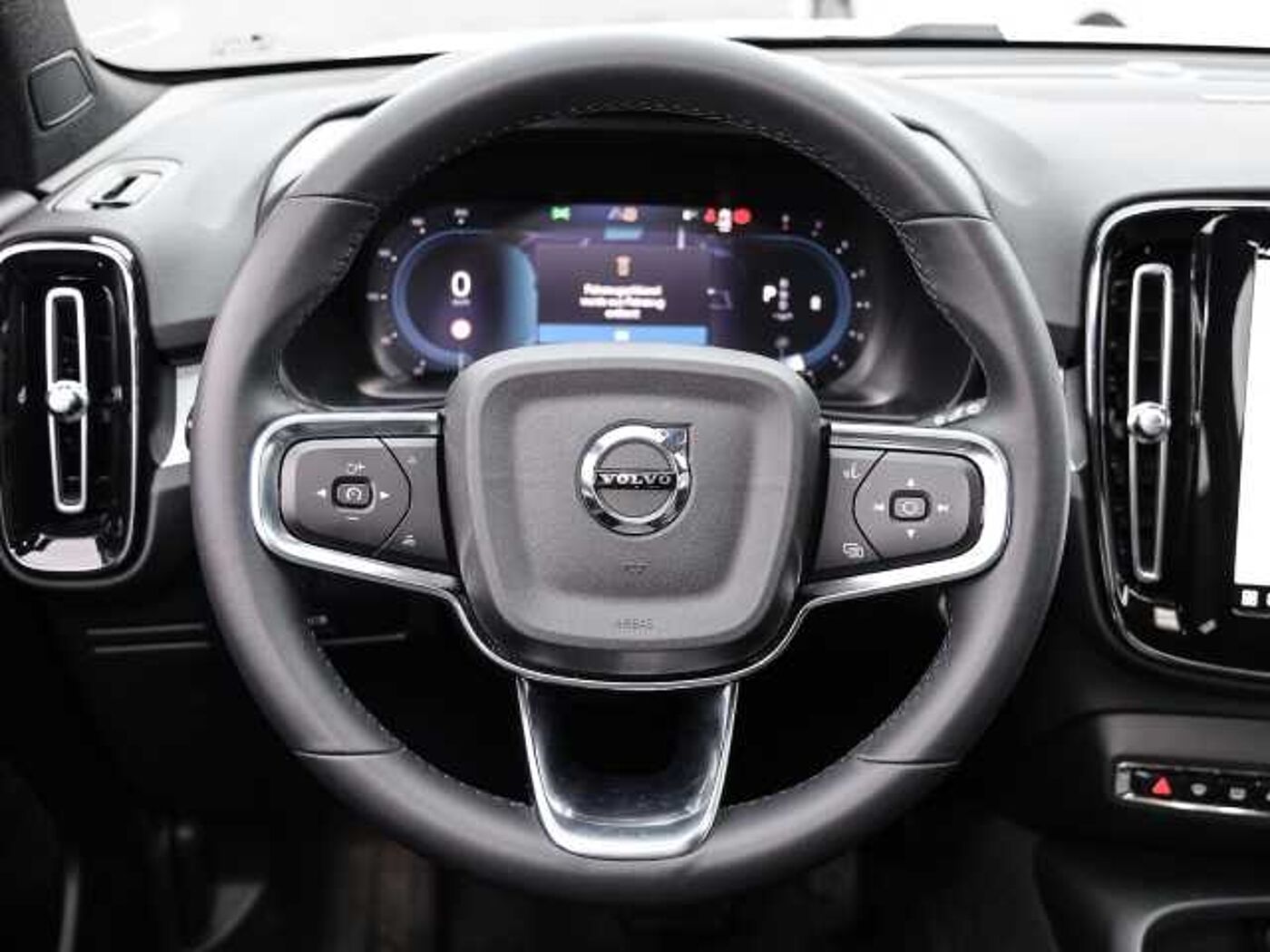 Volvo  Plus Dark 2WD B3 EU6d digitales Cockpit Memory Sitze Soundsystem HarmanKardon LE