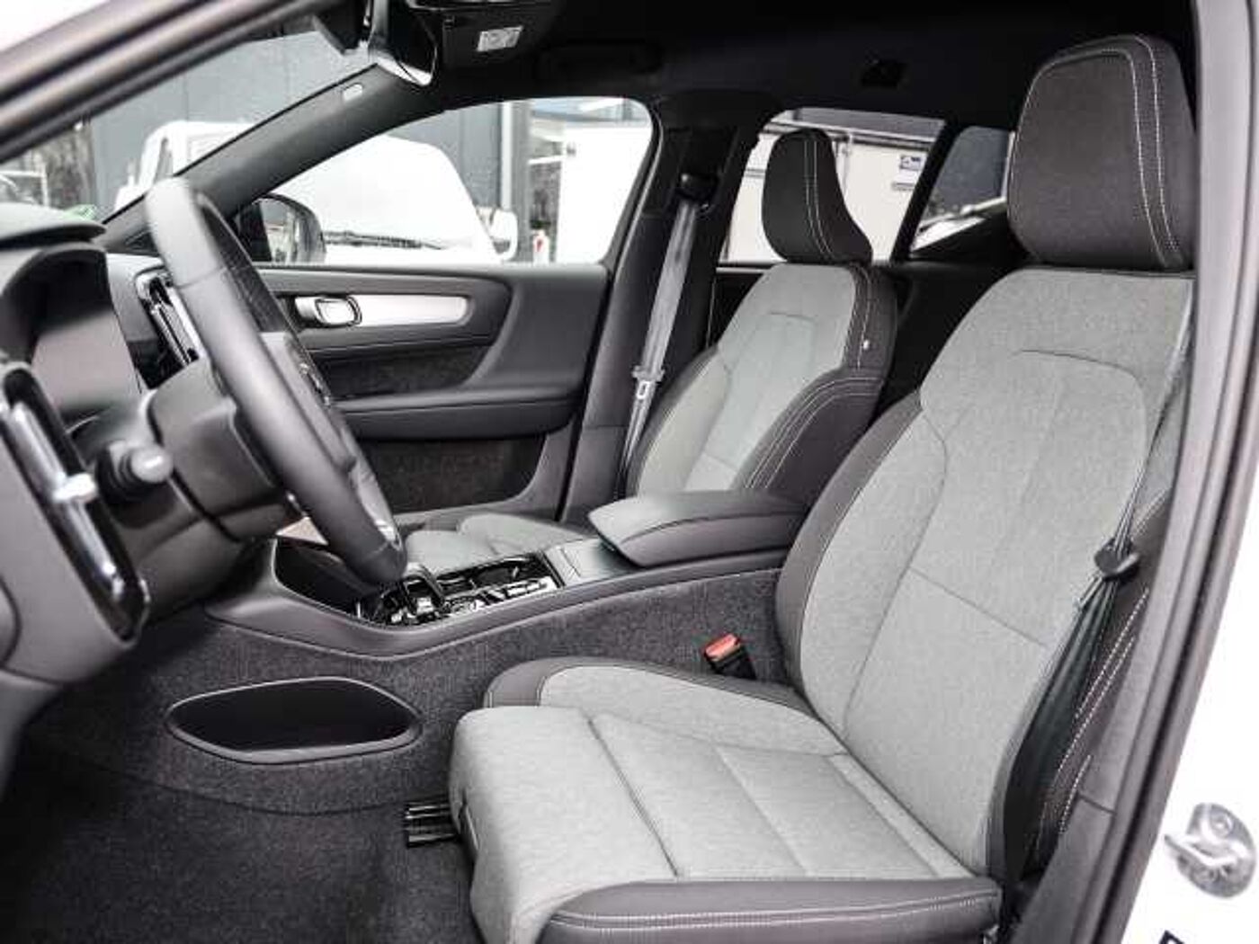 Volvo  Plus Dark 2WD B3 EU6d digitales Cockpit Memory Sitze Soundsystem HarmanKardon LE