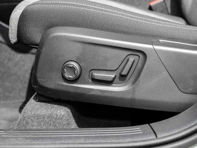 Volvo  Plus Dark 2WD B3 EU6d digitales Cockpit Memory Sitze Soundsystem HarmanKardon LE