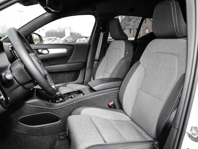 Volvo  Plus Dark 2WD B3 EU6d digitales Cockpit Memory Sitze Soundsystem HarmanKardon LE