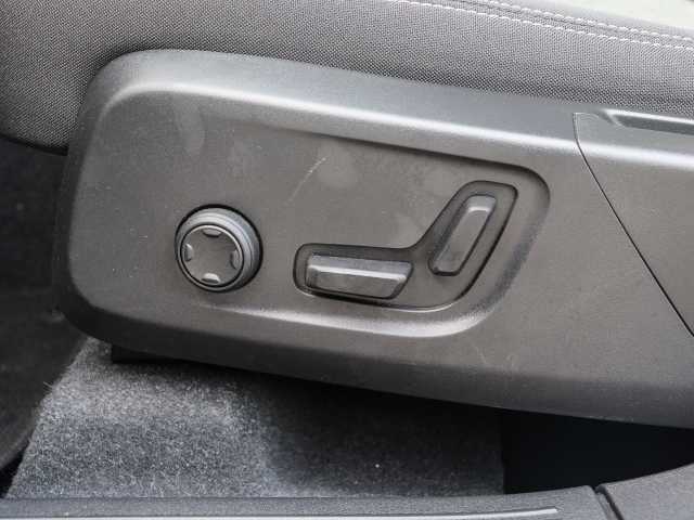 Volvo  Plus Dark 2WD B3 EU6d digitales Cockpit Memory Sitze Soundsystem HarmanKardon LE