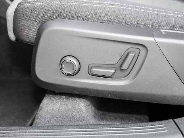 Volvo  Plus Dark 2WD B3 EU6d digitales Cockpit Memory Sitze Soundsystem HarmanKardon LE