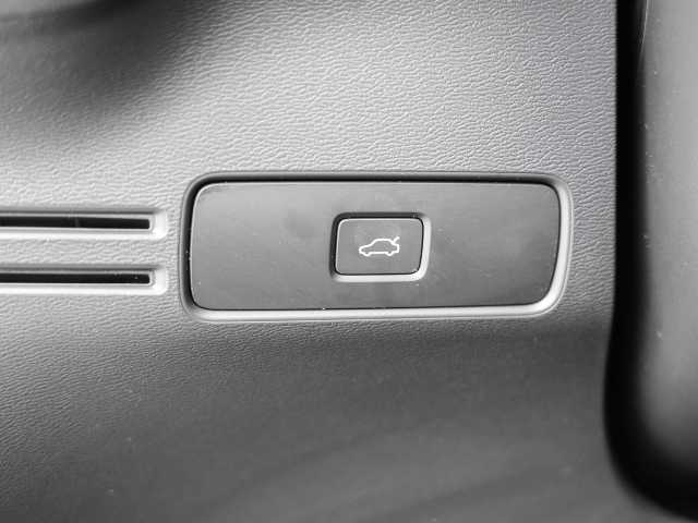 Volvo  Plus Dark 2WD B3 EU6d digitales Cockpit Memory Sitze Soundsystem HarmanKardon LE