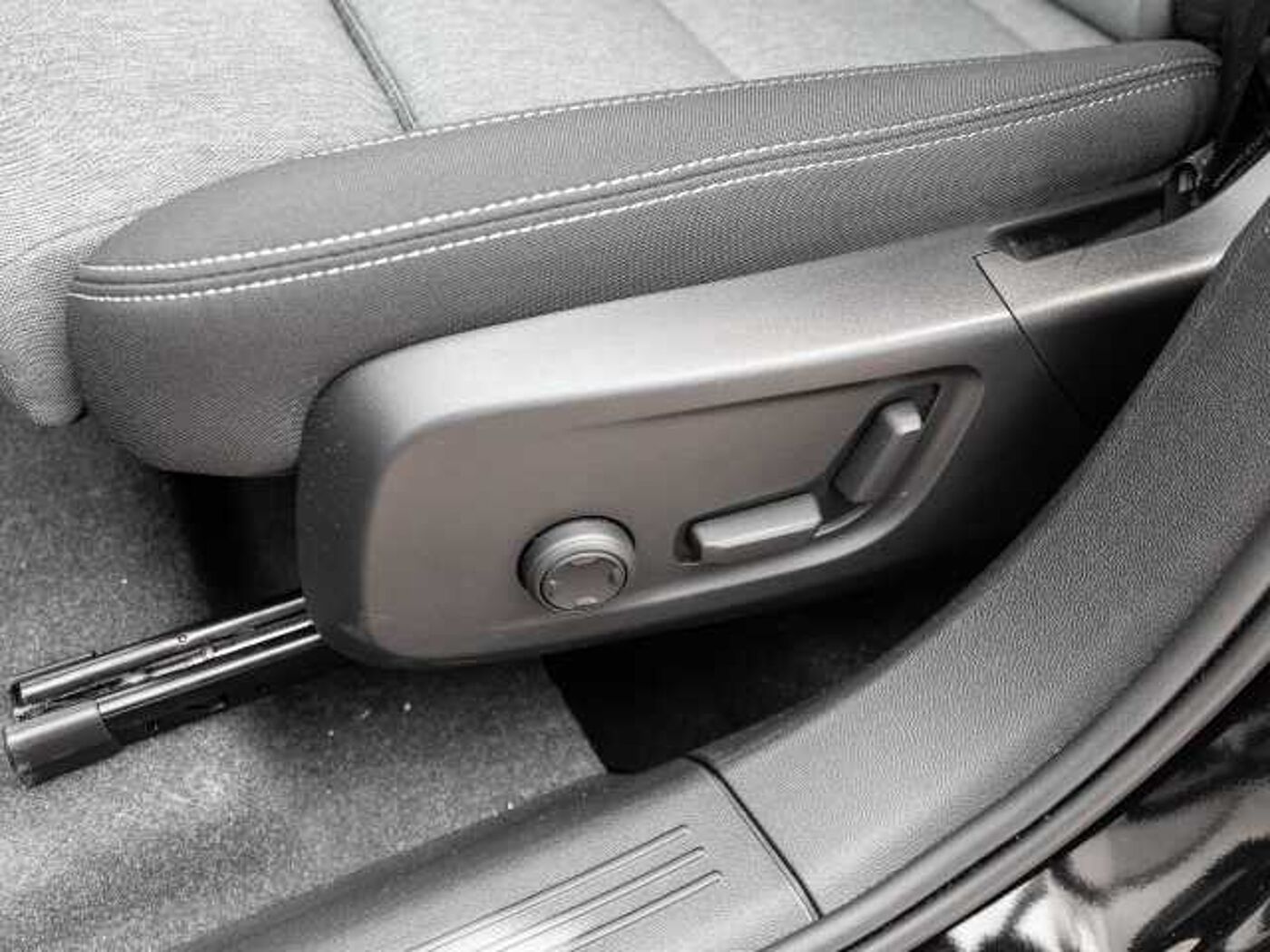 Volvo  Plus Dark 2WD B3 EU6d digitales Cockpit Memory Sitze Soundsystem HarmanKardon LE
