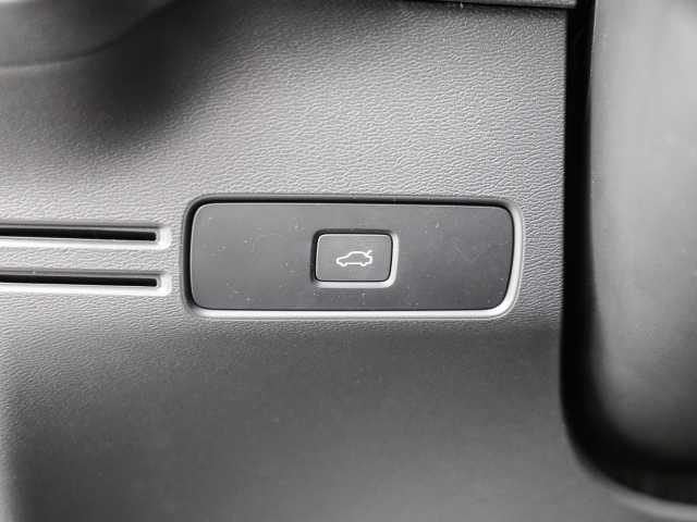 Volvo  Plus Dark 2WD B3 EU6d digitales Cockpit Memory Sitze Soundsystem HarmanKardon LE