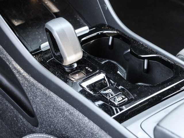 Volvo  Plus Dark 2WD B3 EU6d digitales Cockpit Memory Sitze Soundsystem HarmanKardon LE