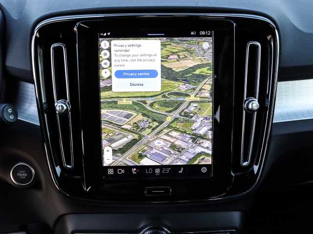 Volvo  Plus Dark 2WD B3 EU6d digitales Cockpit Memory Sitze Soundsystem HarmanKardon LE