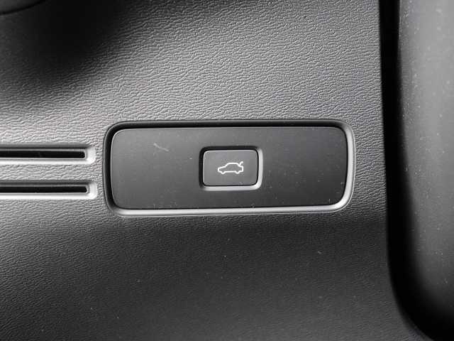 Volvo  Plus Dark 2WD B3 EU6d digitales Cockpit Memory Sitze Soundsystem HarmanKardon LE