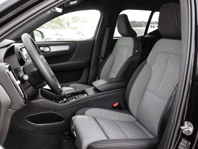 Volvo  Plus Dark 2WD B3 EU6d digitales Cockpit Memory Sitze Soundsystem HarmanKardon LE