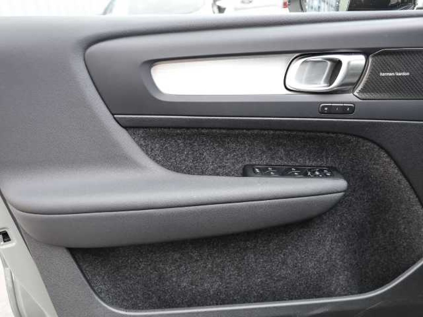 Volvo  Plus Dark 2WD B3 EU6d digitales Cockpit Memory Sitze Soundsystem HarmanKardon LE