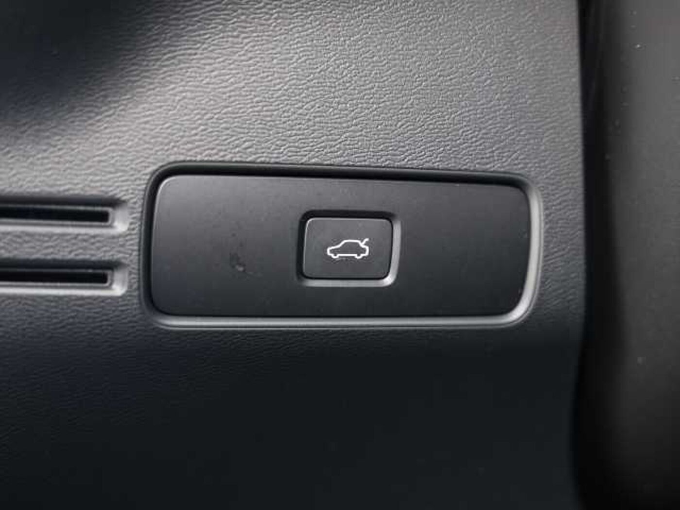 Volvo  Plus Dark 2WD B3 EU6d digitales Cockpit Memory Sitze Soundsystem HarmanKardon LE