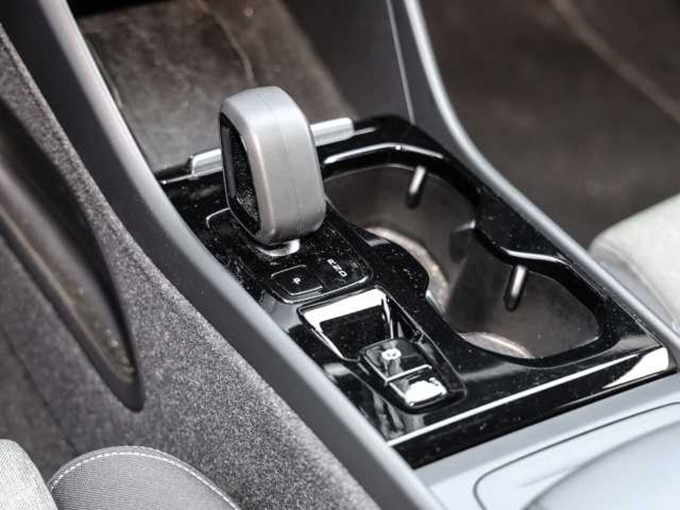 Volvo  Plus Dark 2WD B3 EU6d digitales Cockpit Memory Sitze Soundsystem HarmanKardon LE