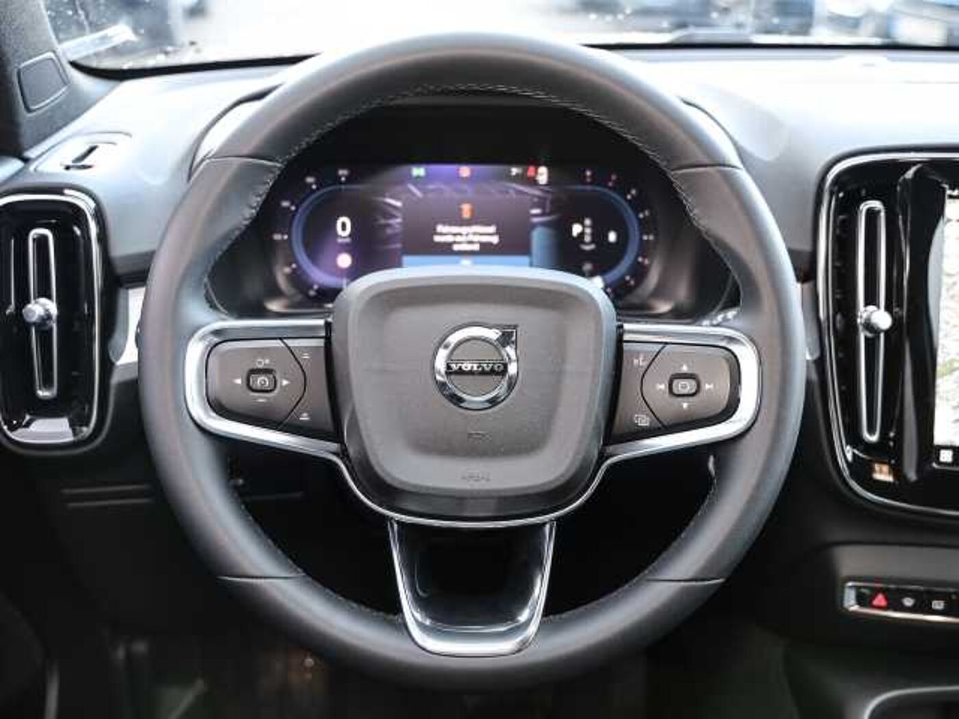 Volvo  Plus Dark 2WD B3 EU6d digitales Cockpit Memory Sitze Soundsystem HarmanKardon LE