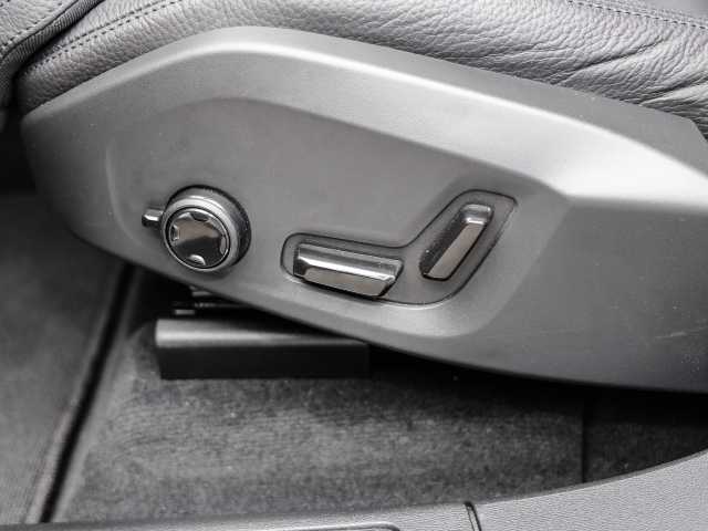 Volvo  Ultimate Dark 2WD B4 Diesel EU6d HUD AD digitales Cockpit Memory Sitze Soundsyst