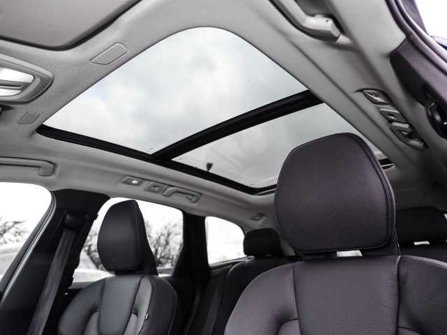Volvo  Ultimate Dark 2WD B4 Diesel EU6d HUD AD digitales Cockpit Memory Sitze Soundsyst