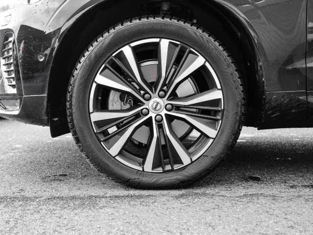 Volvo  Ultimate Dark 2WD B4 Diesel EU6d HUD AD digitales Cockpit Memory Sitze Soundsyst