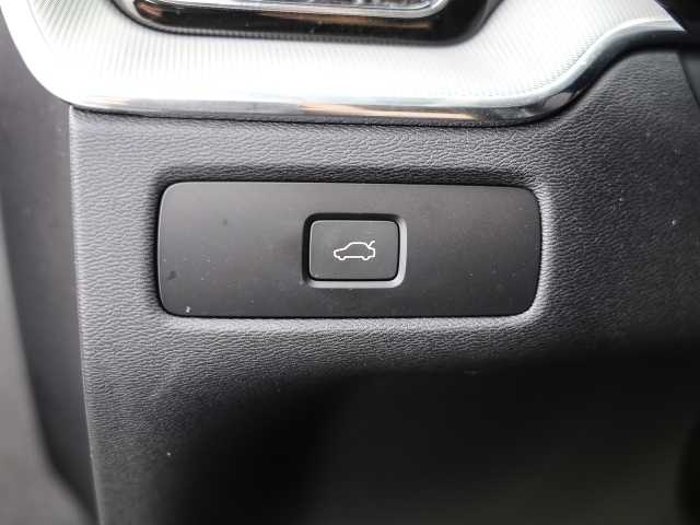 Volvo  Ultimate Dark 2WD B4 Diesel EU6d HUD AD digitales Cockpit Memory Sitze Soundsyst