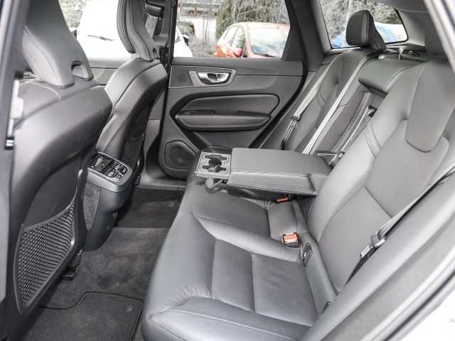 Volvo  Ultimate Dark 2WD B4 Diesel EU6d HUD AD digitales Cockpit Memory Sitze Soundsyst