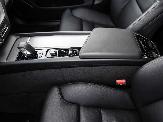 Volvo  Ultimate Dark AWD B4 Diesel EU6d Allrad HUD AD StandHZG digitales Cockpit Memory