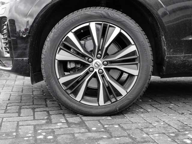 Volvo  Ultimate Dark 2WD B4 Diesel EU6d HUD AD digitales Cockpit Memory Sitze Soundsyst