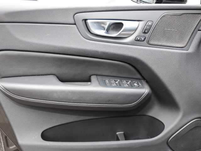 Volvo  Plus Dark 2WD B4 Diesel EU6d digitales Cockpit Memory Sitze Soundsystem HarmanKa