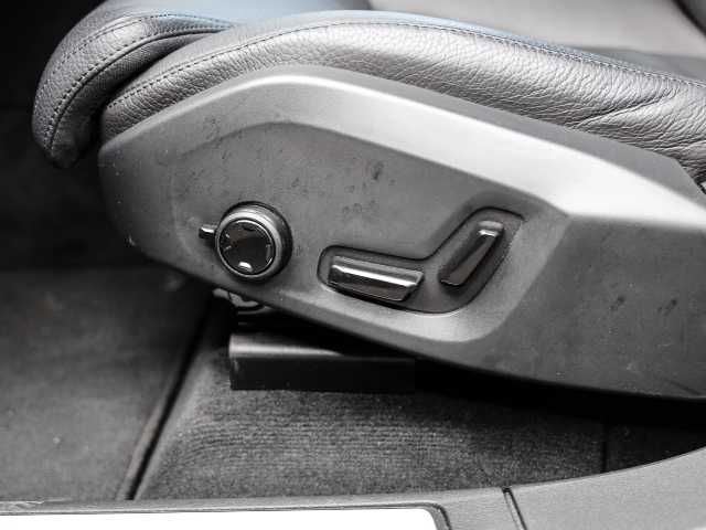 Volvo  Plus Dark 2WD B4 Diesel EU6d digitales Cockpit Memory Sitze Soundsystem HarmanKa