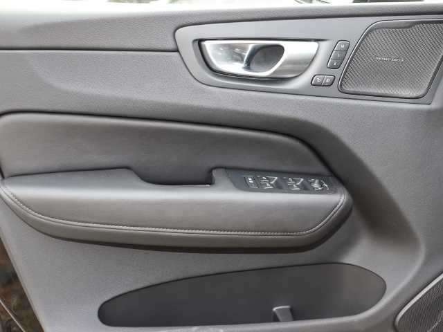 Volvo  Ultimate Dark 2WD B4 Diesel EU6d HUD AD digitales Cockpit Memory Sitze Soundsyst
