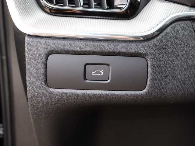 Volvo  Ultimate Dark 2WD B4 Diesel EU6d HUD AD digitales Cockpit Memory Sitze Soundsyst