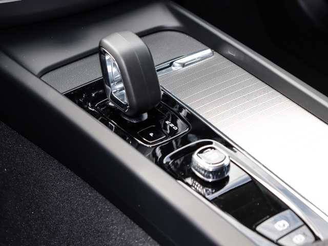 Volvo  Ultimate Dark 2WD B4 Diesel EU6d HUD AD digitales Cockpit Memory Sitze Soundsyst