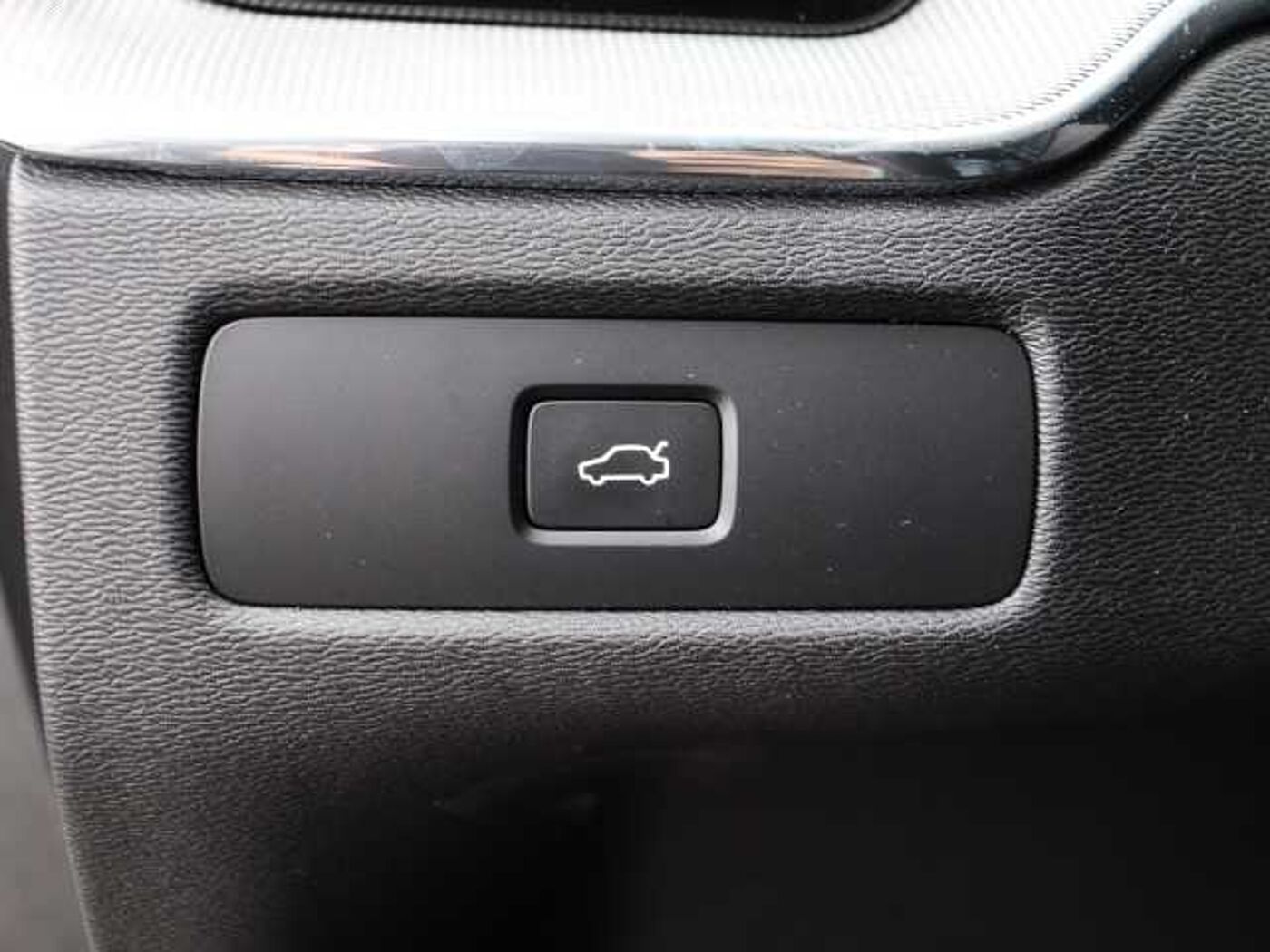 Volvo  Plus Dark AWD B5 Benzin EU6d Allrad Leder digitales Cockpit Memory Sitze Soundsy