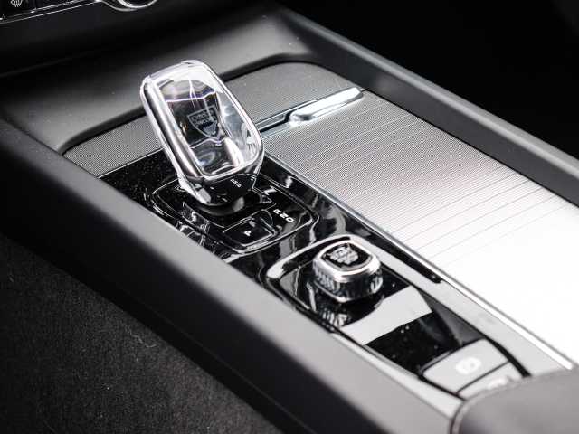 Volvo  Plus Dark AWD B5 Benzin EU6d Allrad Leder digitales Cockpit Memory Sitze Soundsy