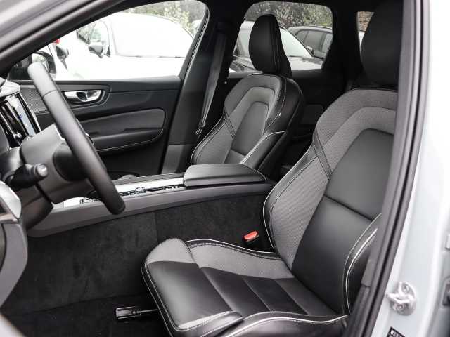 Volvo  Plus Dark AWD B5 Benzin EU6d Allrad Leder digitales Cockpit Memory Sitze Soundsy