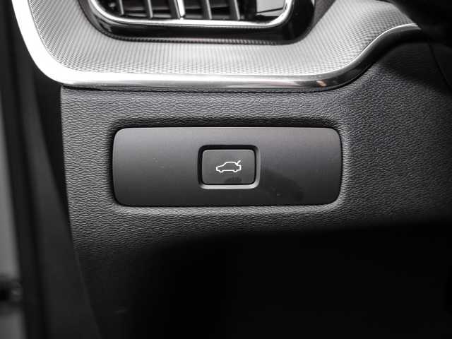 Volvo  Plus Dark AWD B5 Benzin EU6d Allrad Leder digitales Cockpit Memory Sitze Soundsy