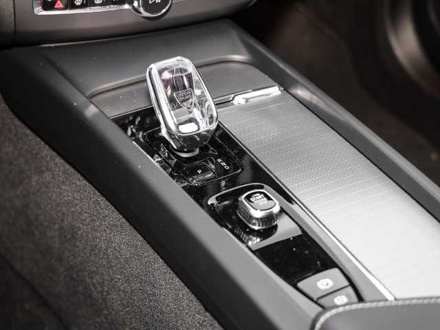 Volvo  Plus Dark AWD B5 Benzin EU6d Allrad Leder digitales Cockpit Memory Sitze Soundsy